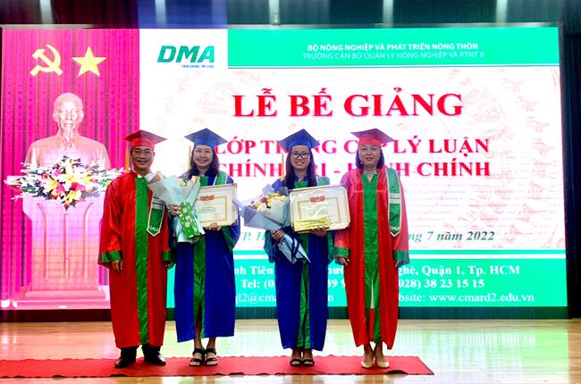 Đảng ủy Vietcombank TP. Hồ Chí Minh phối hợp tổ chức bế giảng và trao bằng tốt nghiệp lớp Trung cấp lý luận chính trị - hành chính khóa 49