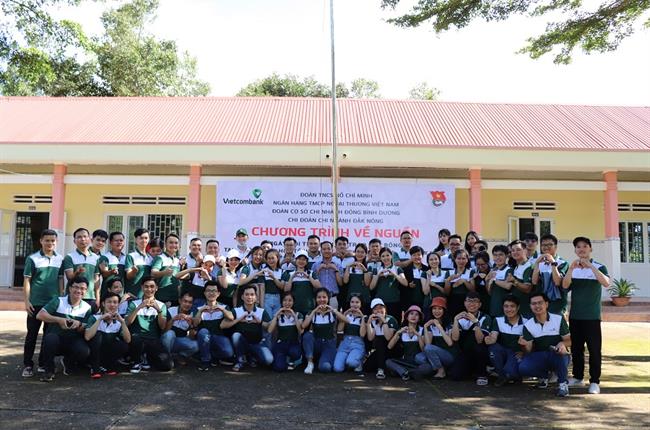 Đoàn thanh niên Vietcombank Đông Bình Dương và Đắk Nông tổ chức chương trình ngày hội thiếu nhi