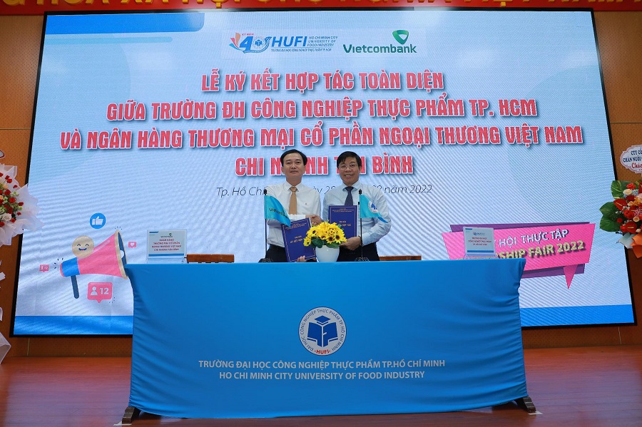 Lễ ký kết thỏa thuận hợp tác toàn diện giữa Vietcombank Tân Bình với Trường Đại học Công nghiệp Thực phẩm Tp Hồ Chí Minh
