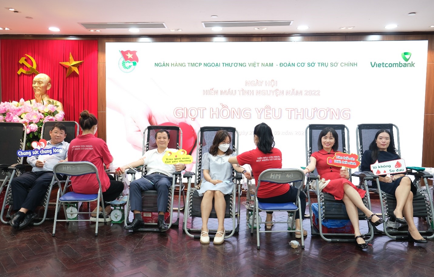 Đoàn thanh niên Vietcombank Trụ sở chính tổ chức Ngày hội hiến máu tình nguyện “Giọt hồng yêu thương” năm 2022