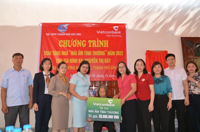Vietcombank Hải Dương bàn giao nhà “Mái ấm tình thương” cho hội viên phụ nữ nghèo tại thành phố Chí Linh