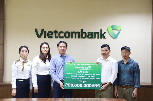Vietcombank Bắc Giang tài trợ kinh phí xây nhà tình nghĩa cho người nghèo
