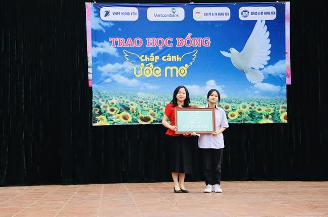 Vietcombank Hưng Yên đồng hành cùng chương trình “Chắp cánh ước mơ - lan tỏa những tấm lòng nhân ái”