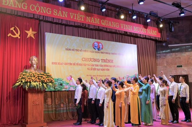Đảng ủy Vietcombank TSC tổ chức sinh hoạt chuyên đề và Lễ kết nạp đảng viên nhân kỷ niệm 133 năm ngày sinh Chủ tịch Hồ Chí Minh