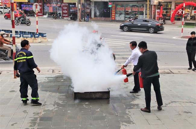 Vietcombank Chí Linh tổ chức thực tập phương án phòng cháy chữa cháy