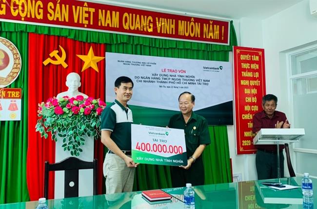 Vietcombank TP Hồ Chí Minh trao tặng 5 căn nhà tình nghĩa trị giá 400 triệu đồng