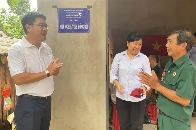 Vietcombank TP Hồ Chí Minh trao tặng 3 căn nhà tình nghĩa