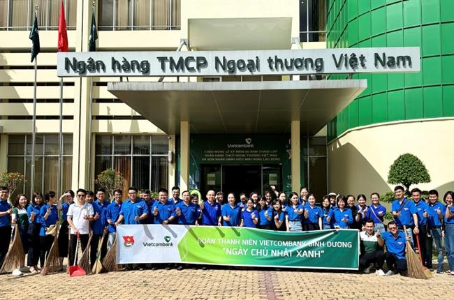 Đoàn thanh niên Vietcombank Bình Dương tổ chức “ngày chủ nhật xanh”