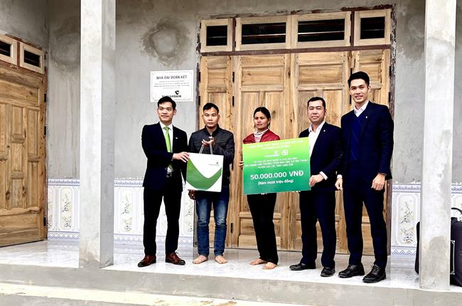 Vietcombank Hải Dương tặng nhà đại đoàn kết cho hộ nghèo tại khu vực biên giới, tỉnh Lạng Sơn