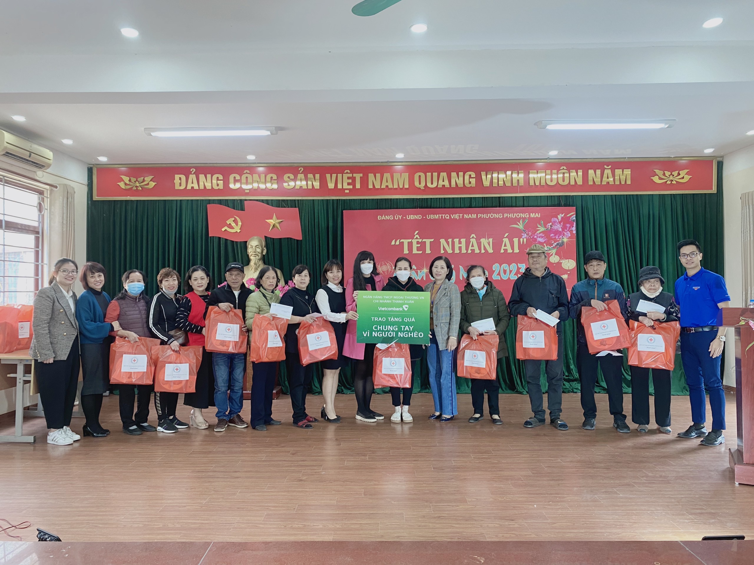 Vietcombank Thanh Xuân chung tay vì các hoàn cảnh khó khăn