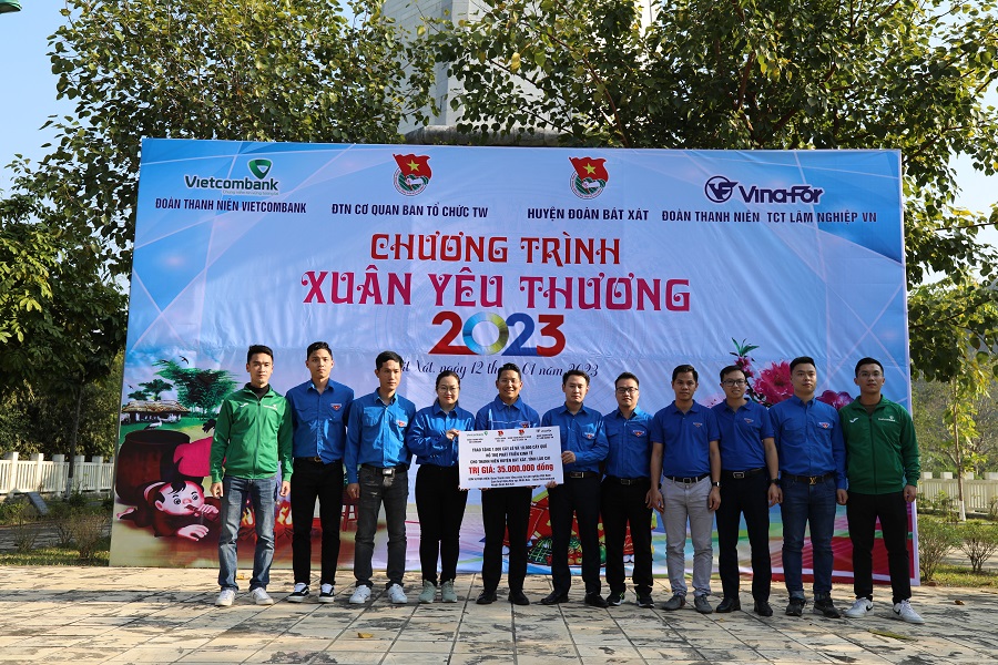 Đoàn Thanh niên Vietcombank tổ chức Chương trình “Xuân yêu thương năm 2023” tại tỉnh Lào Cai