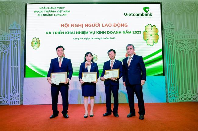 Vietcombank Long An tổ chức hội nghị người lao động và triển khai nhiệm vụ kinh doanh năm 2023