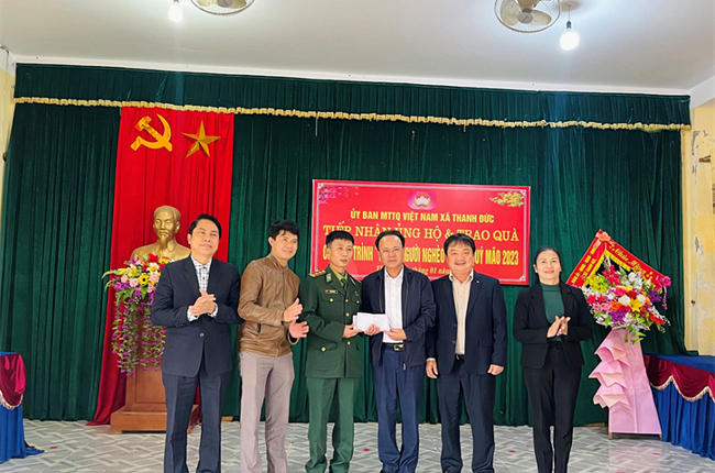 Vietcombank Vinh mang Xuân ấm áp Tết yêu thương tới các hộ nghèo trên địa bàn tỉnh Nghệ An