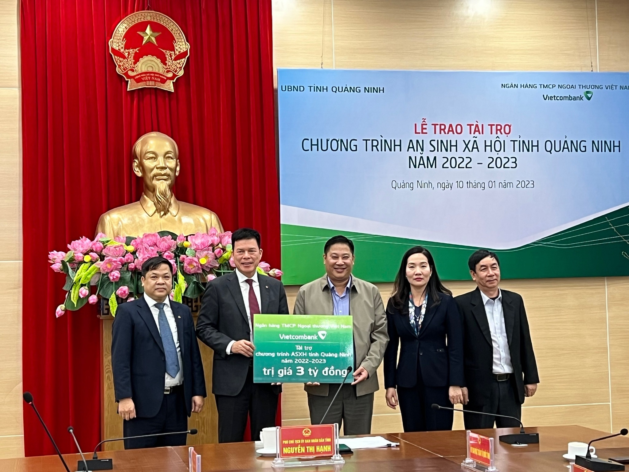 Vietcombank ủng hộ 3 tỷ đồng hỗ trợ công tác an sinh xã hội tỉnh Quảng Ninh