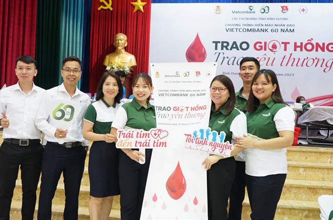 Vietcombank Bình Dương tổ chức chương trình hiến máu "Vietcombank 60 năm: Trao giọt hồng - Trao yêu thương"