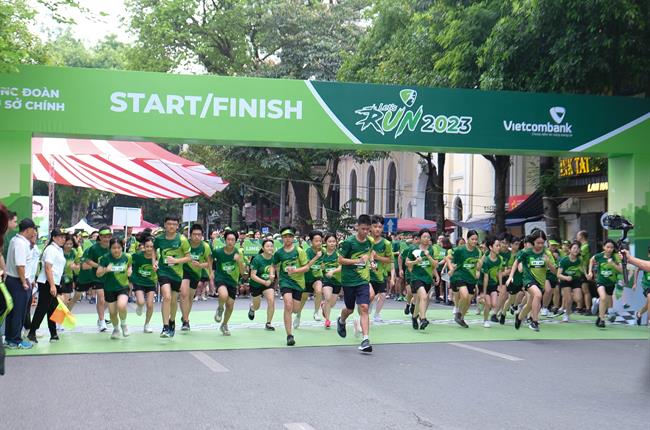 Công đoàn Trụ sở chính Vietcombank tổ chức giải chạy Let’s Run 2023 hưởng ứng tháng hành động vì trẻ em