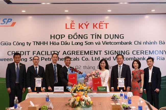 Vietcombank Bà Rịa ký kết hợp đồng tín dụng với Công ty TNHH Hóa dầu Long Sơn