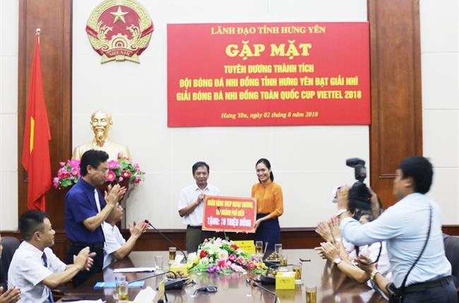 Vietcombank Phố Hiến cổ vũ Đội bóng U11 Hưng Yên đã giành ngôi Á quân Giải bóng đá nhi đồng toàn quốc 2018
