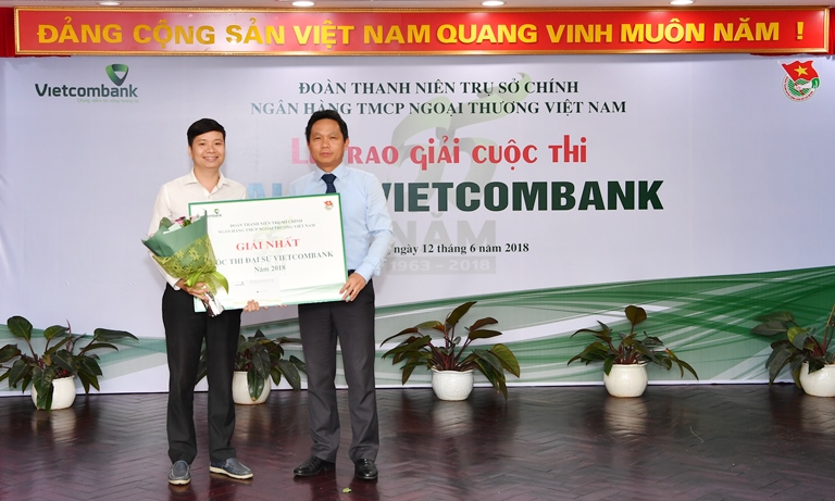 Đoàn Thanh niên Trụ sở chính tổ chức trao giải Cuộc thi Đại sứ Vietcombank