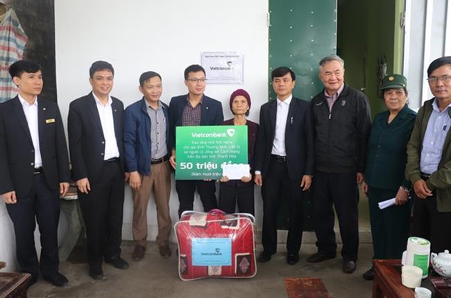 Vietcombank Nghi Sơn trao tặng Nhà tình nghĩa cho các gia đình chính sách trên địa bàn huyện Tĩnh Gia, tỉnh Thanh Hóa