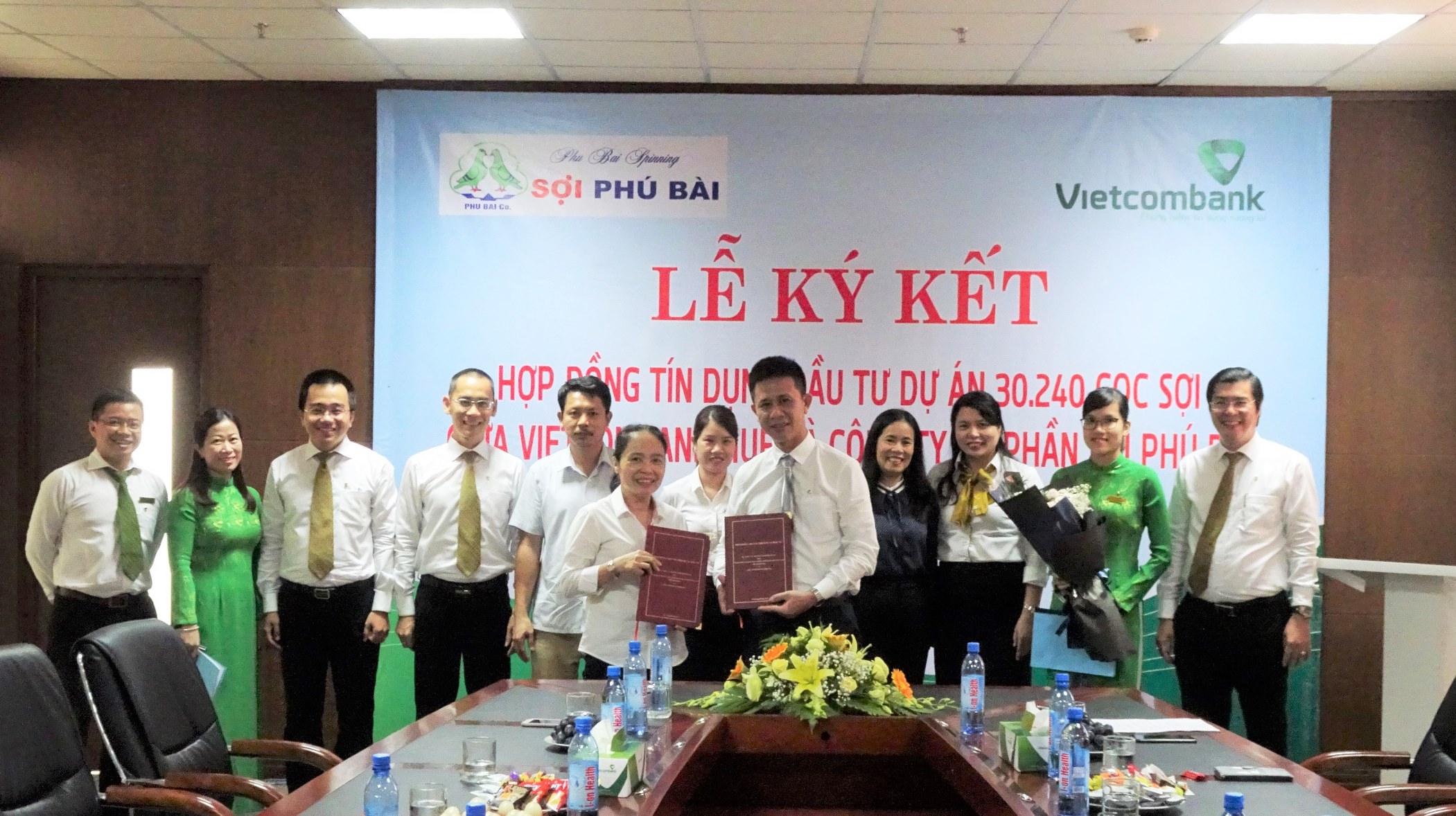 Vietcombank Huế ký kết Hợp đồng tín dụng đầu tư Dự án 30.240 cọc sợi với Công ty Cổ phần sợi Phú Bài