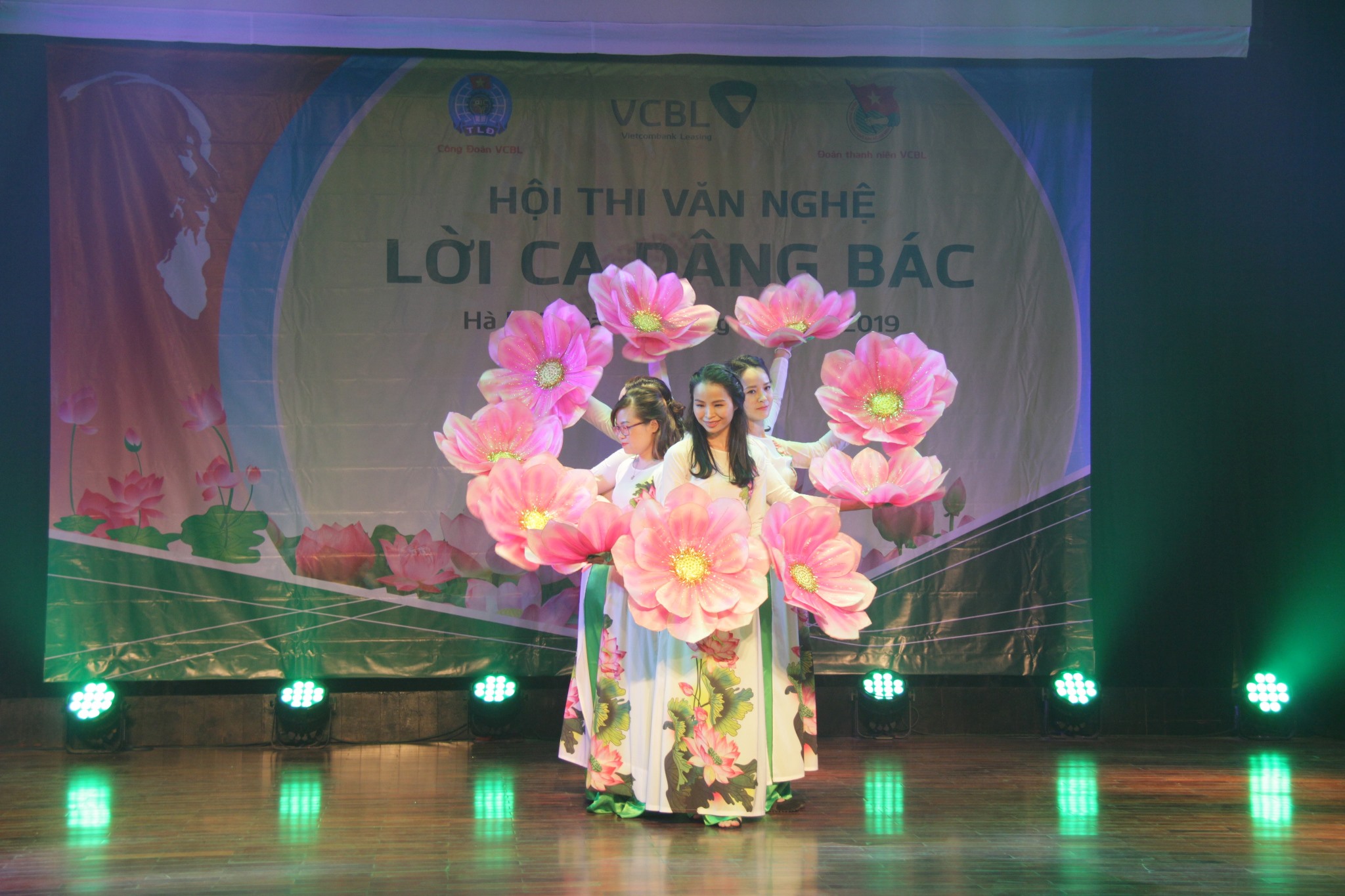 Công ty Cho thuê tài chính Vietcombank tổ chức thành công Hội thi văn nghệ chào mừng 129 năm ngày sinh Chủ tịch Hồ Chí Minh
