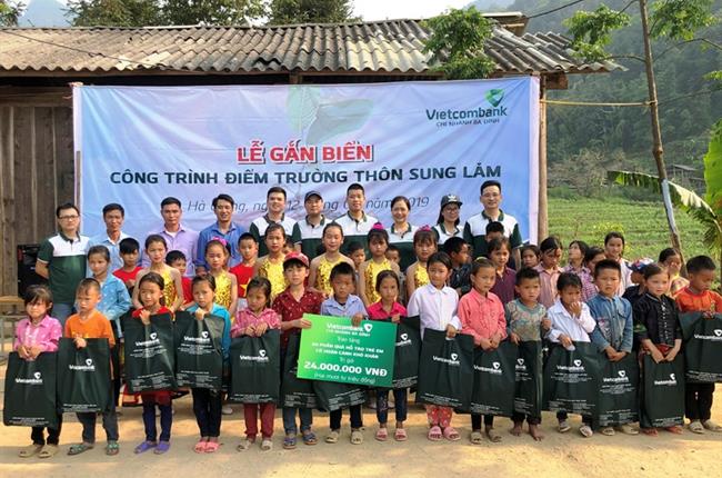 Lễ gắn biển Công trình điểm trường học do Vietcombank Ba Đình tài trợ tại thôn nghèo tỉnh Hà Giang