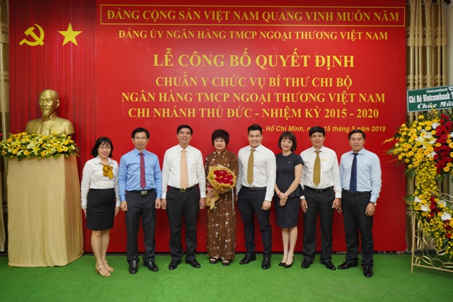 Đảng ủy Vietcombank công bố quyết định chuẩn y Bí thư Chi bộ Vietcombank Thủ Đức