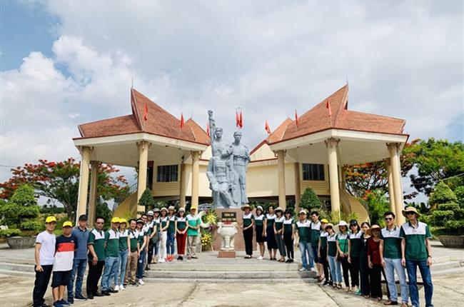Đảng bộ Vietcombank Hải Dương tổ chức chương trình Về nguồn tại Nhà ngục Kon Tum – tỉnh Kon Tum