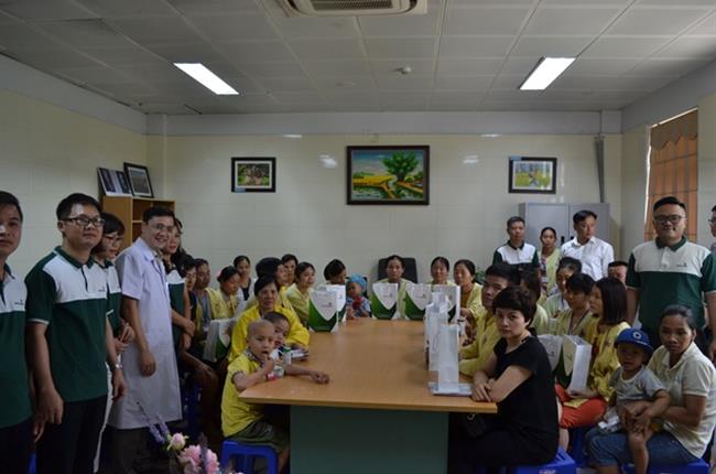 Vietcombank Hoàn Kiếm tổ chức chương trình thiện nguyện tại Bệnh viện K Tân Triều