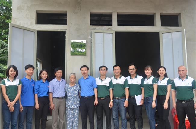 Đoàn thanh niên Vietcombank Quảng Bình bàn giao Nhà tình nghĩa cho hộ gia đình chính sách