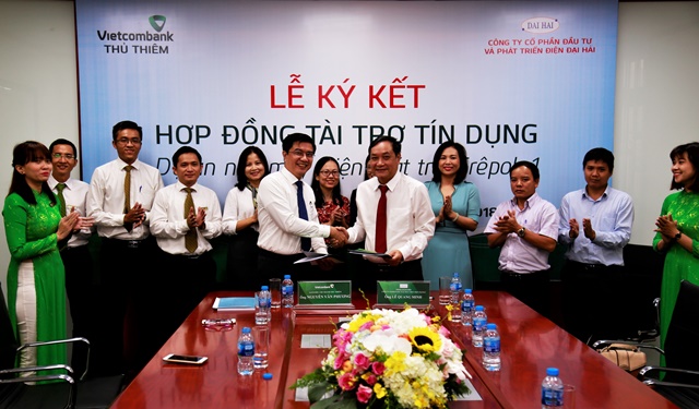 Lễ ký kết hợp đồng tín dụng Tài trợ dự án Nhà máy Điện mặt trời Spêpok 1 giữa Vietcombank Thủ Thiêm và CTCP Đầu tư và phát triển Điện Đại Hải