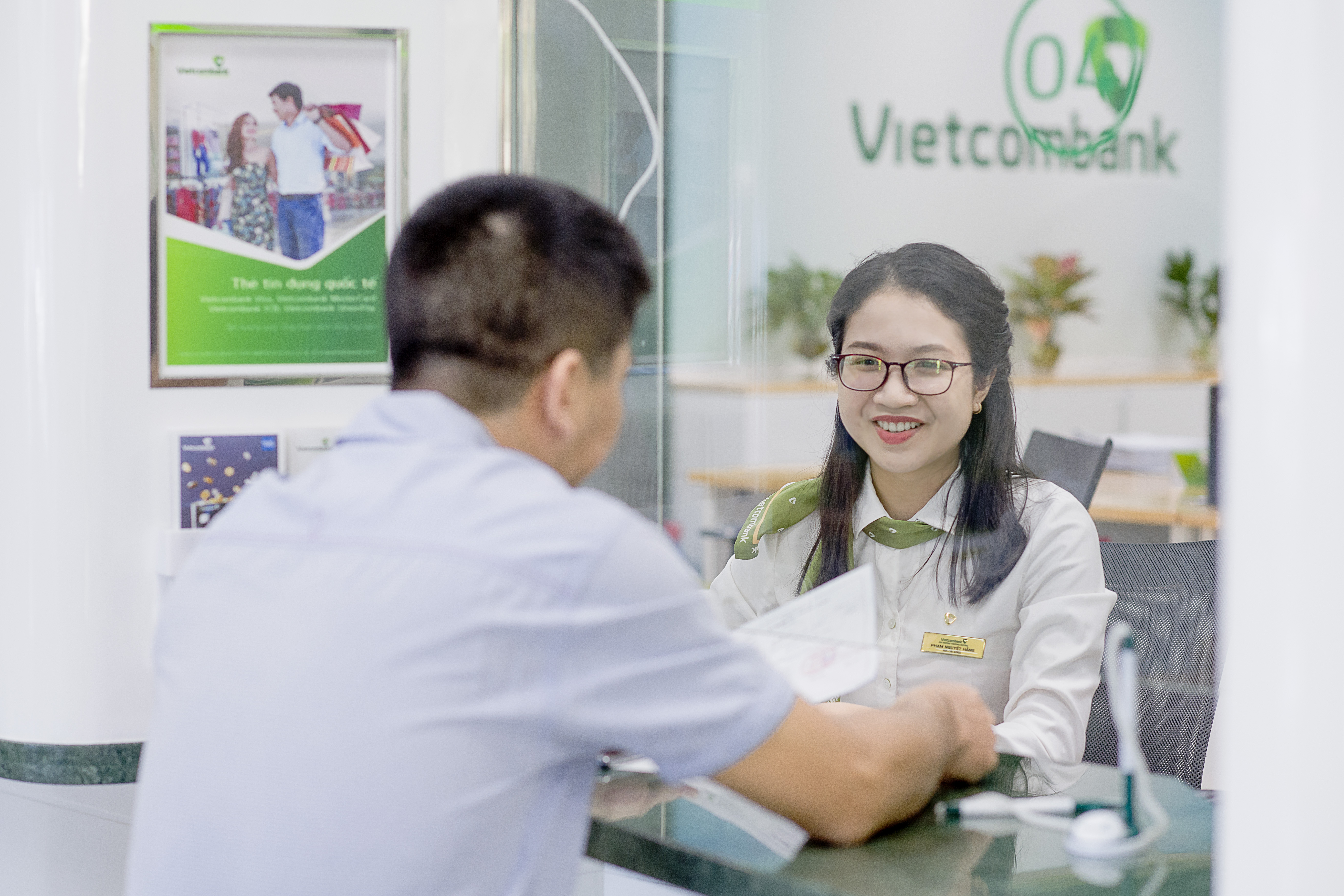 VCB giảm lãi suất tiền vay và phí cho khách hàng bị ảnh hưởng bởi dịch   Doanh nghiệp  Vietnam VietnamPlus