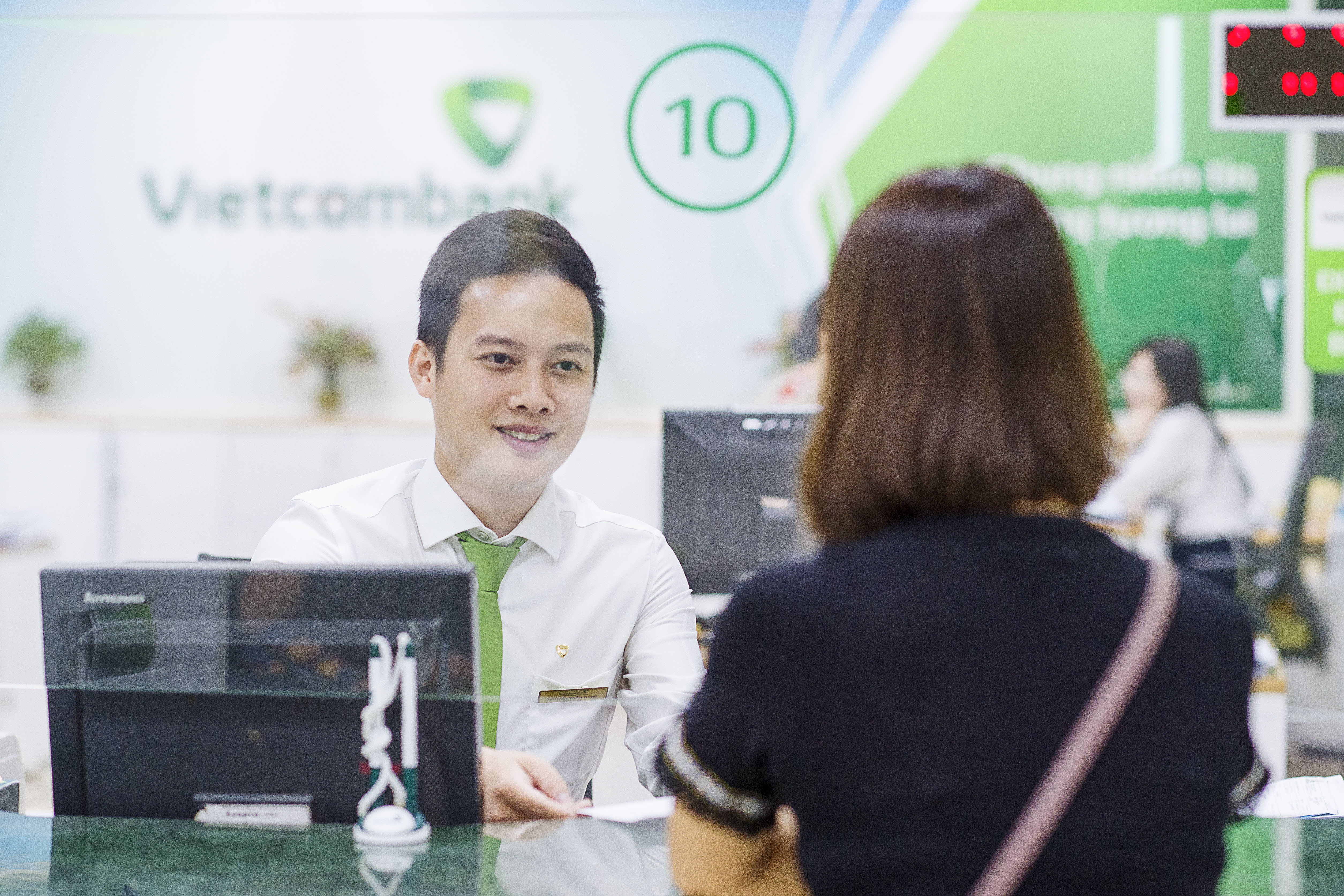 Dịch vụ ngân hàng điện tử của Vietcombank bất ngờ dừng hoạt động vào đêm  muộn