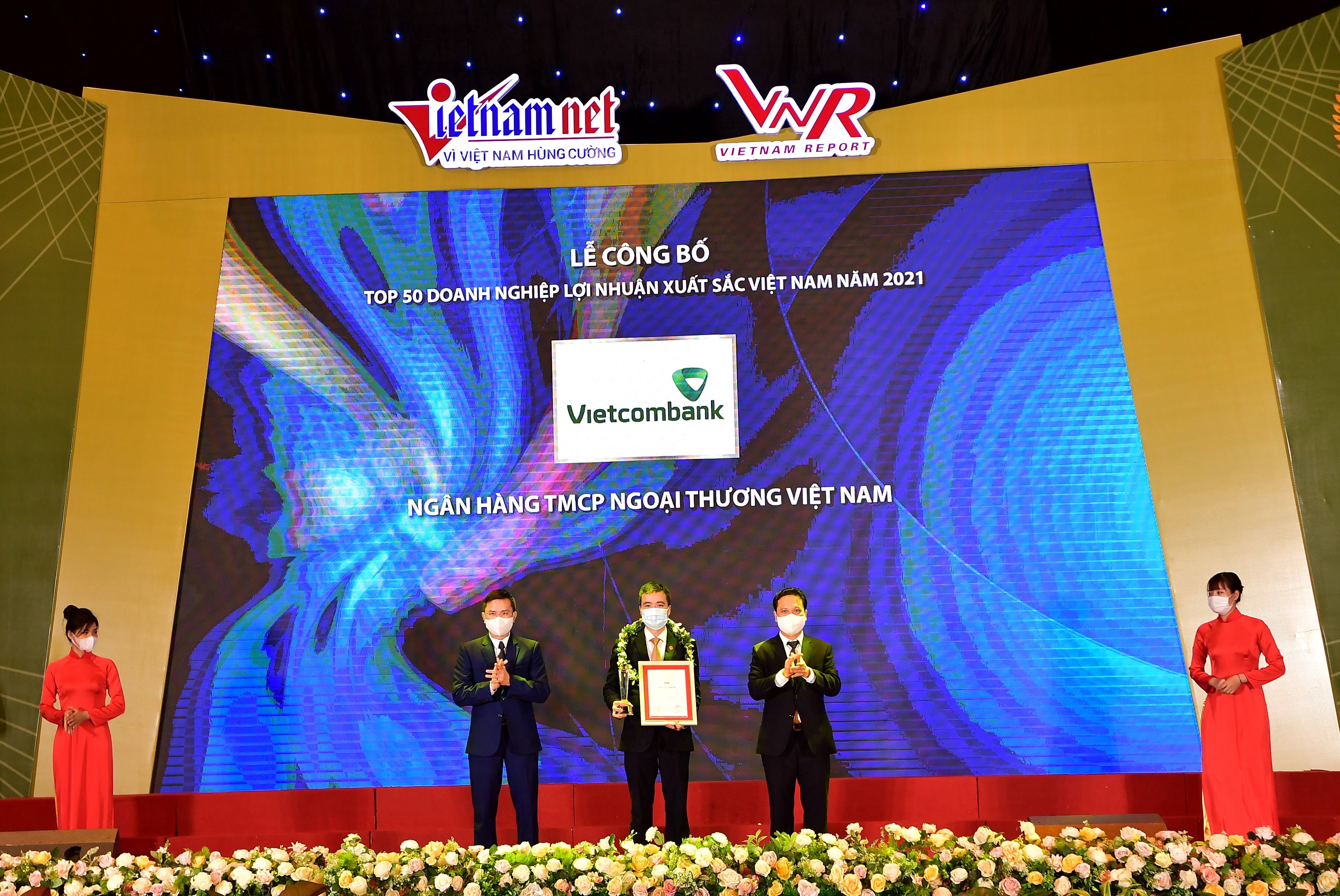 Vietcombank tiếp tục dẫn đầu các ngân hàng trong top 500 doanh nghiệp lợi nhuận tốt nhất Việt Nam năm 2021