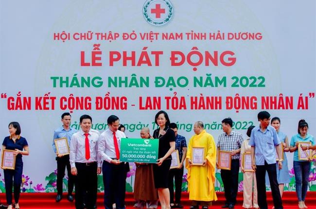 Vietcombank Hải Dương tặng nhà đại đoàn kết trong lễ phát động tháng nhân đạo năm 2022