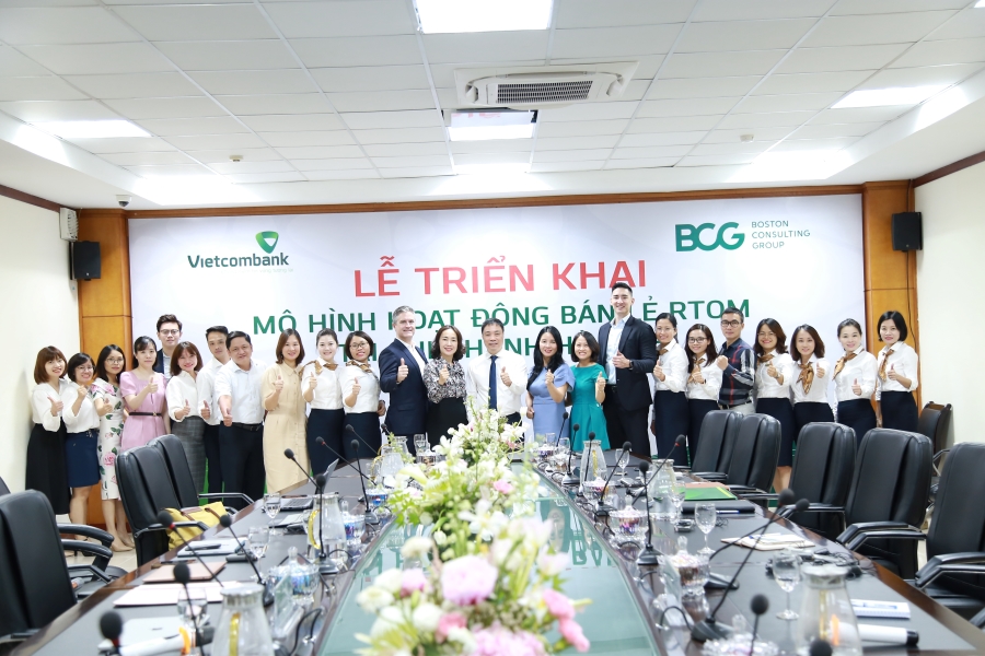Triển khai mô hình hoạt động bán lẻ RTOM tại Vietcombank Hà Tĩnh