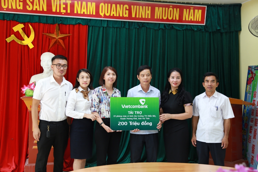 Vietcombank Hà Tĩnh và Bắc Hà Tĩnh tài trợ 400 triệu đồng xây dựng nông thôn mới cho xã Điền Mỹ 