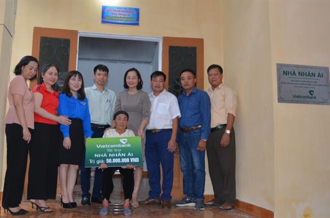 Vietcombank Hải Dương trao tặng nhà nhân ái cho hộ nghèo xã Ngọc Sơn, thành phố Hải Dương