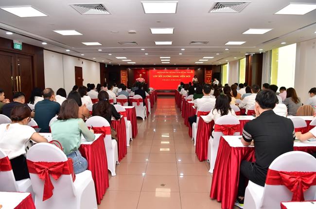 Đảng ủy Vietcombank tổ chức lớp bồi dưỡng lí luận chính trị dành cho đảng viên mới năm 2023