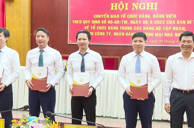 Chuyển giao Đảng bộ cơ sở Vietcombank Tây Ninh trực thuộc Đảng bộ khối cơ quan và doanh nghiệp tỉnh về Đảng bộ Vietcombank 