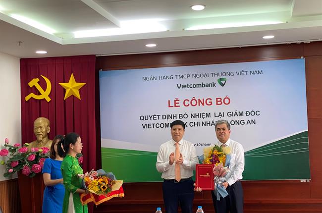 Vietcombank tổ chức lễ công bố quyết định bổ nhiệm lại giám đốc chi nhánh Long An
