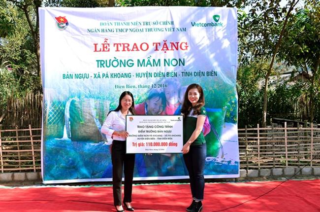 Đoàn Thanh niên Trụ sở chính Vietcombank trao tặng phòng học tại trường mầm non số 1 xã Pá Khoang – huyện Điện Biên - tỉnh Điện Biên