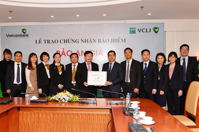 Vietcombank tham gia Bảo hiểm Bảo An Gia của VCLI cho hơn 10.000 cán bộ nhân viên 