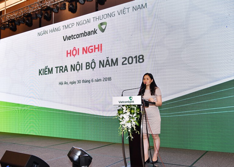 Phó Tổng Giám đốc Vietcombank Đinh Thị Thái phát biểu khai mạc Hội nghị