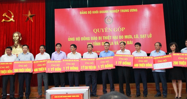 Vietcombank trao 1 tỷ đồng ủng hộ đồng bào tỉnh Sơn La và Yên Bái khắc phục hậu quả mưa lũ