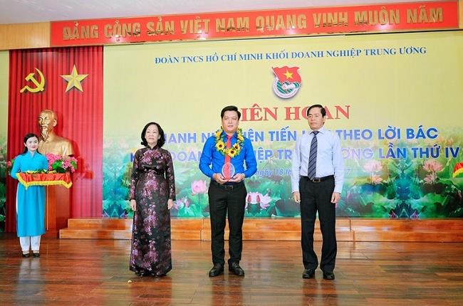 Đại biểu Vietcombank được vinh danh tại lễ tuyên dương thanh niên tiên tiến làm theo lời bác khối doanh nghiệp trung ương lần thứ iv