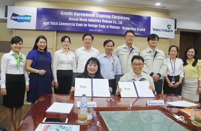 Vietcombank Quảng Ngãi ký kết hợp đồng cấp tín dụng trị giá 2.271 tỷ đồng với doosan vina