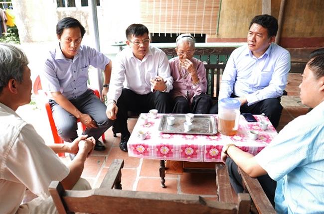 Vietcombank thăm hỏi mẹ Việt Nam anh hùng và các thương bệnh binh tại tỉnh Bắc Ninh