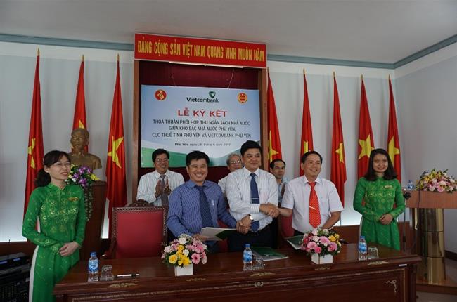 Vietcombank Phú Yên ký thỏa thuận hợp tác thu ngân sách nhà nước với kbnn và cục thuế tỉnh Phú Yên